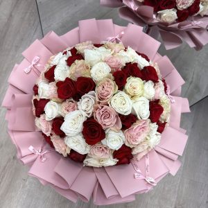 Amor de Rosas 100 Mixed Rose Bouquet
